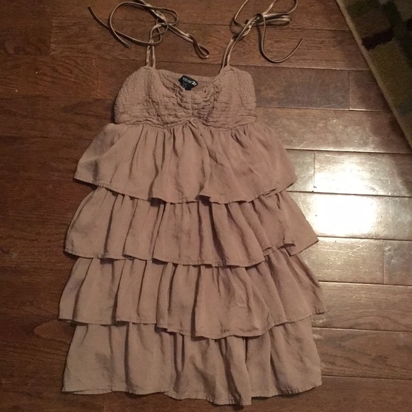 Ruffle party dress Forever 21 - Picture 7 of 8